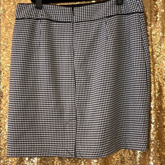 Banana Republic Houndstooth Skirt Size 10P - Picture 4 of 7